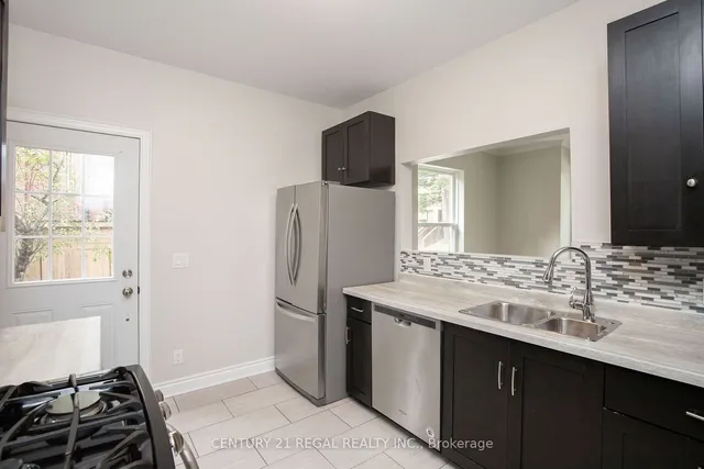 Additional image 16 of 112 Maplewood Ave