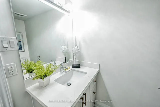 Additional image 32 of 3650 Kaneff Cres Unit 908