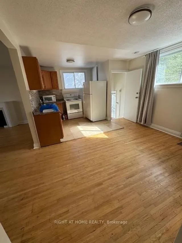 Additional image 5 of 227 Sheppard Ave