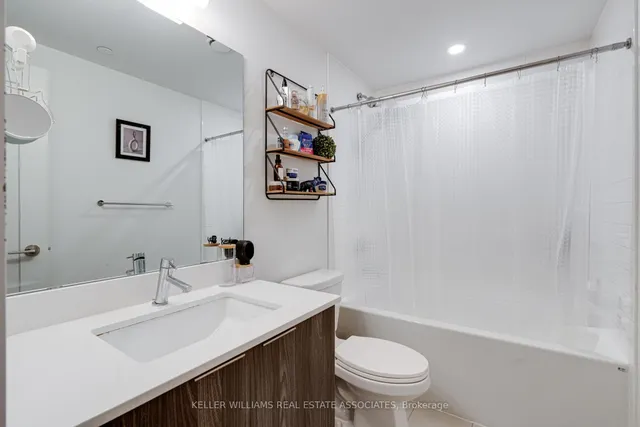 Additional image 15 of 576 Front St Unit 402