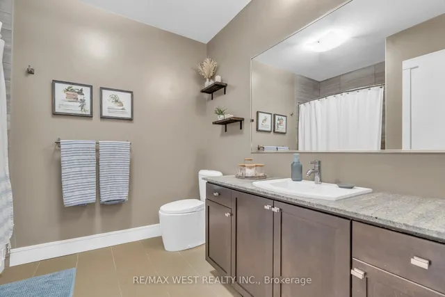 Additional image 12 of 112 Benton St Unit 704