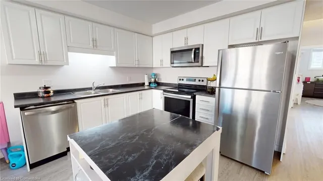 Additional image 4 of 160 Rochefort St Unit D11