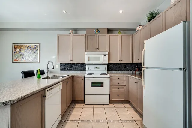 Additional image 18 of 100 Beddoe Dr Unit 27