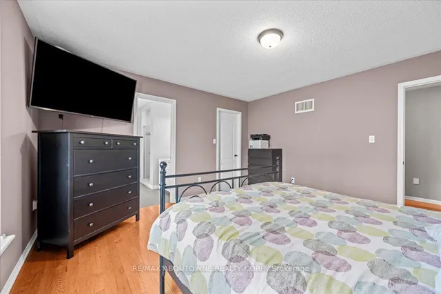 Additional image 19 of 889 Zelinsky Cres