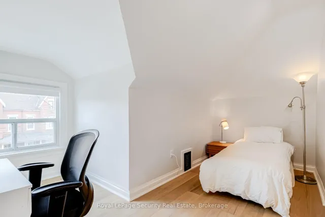 Additional image 30 of 204 Montrose Ave