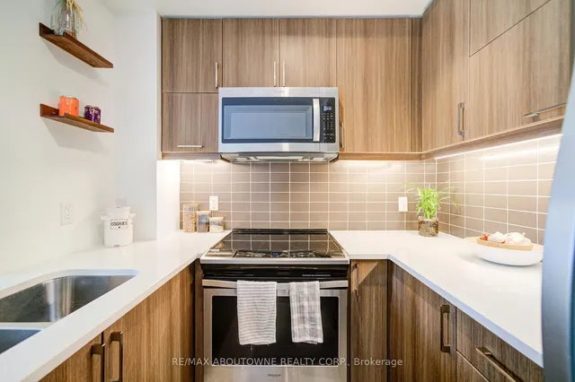 Additional image 45 of 39 Annie Craig Dr Unit 305