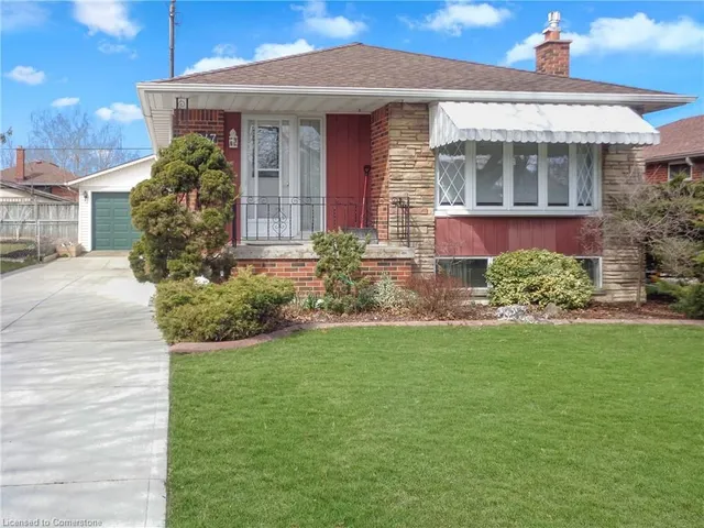 247 Fernwood Cres