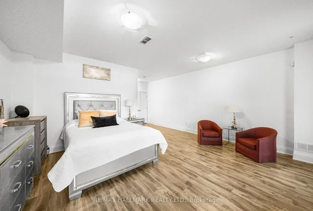 Additional image 33 of 663 Oxford St