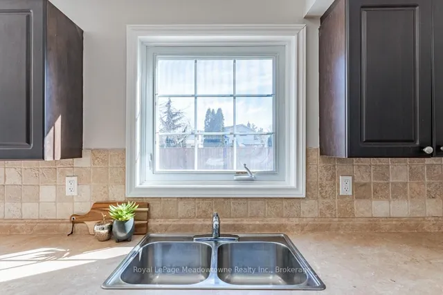 Additional image 13 of 572 Brock Crt