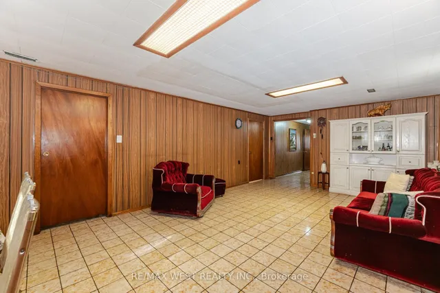 Additional image 34 of 79 Husband Dr