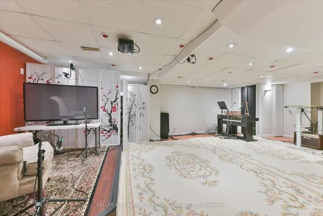 Additional image 30 of 33 Hartford Tr