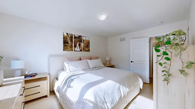 Additional image 17 of 462 Bergamot Ave