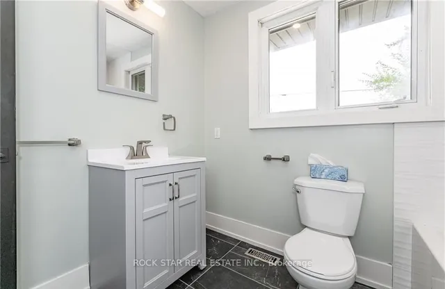 Additional image 11 of 694 Upper Ottawa St