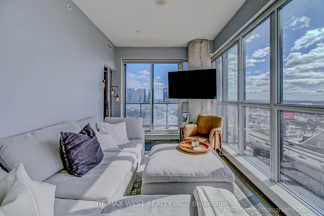 Additional image 11 of 51 East Liberty St Unit 1512