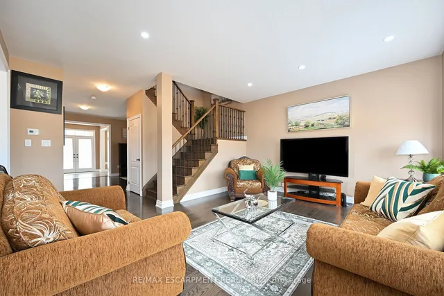 Additional image 14 of 300 Crafter Cres