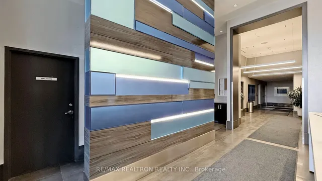 Additional image 3 of 297 College St Unit 815