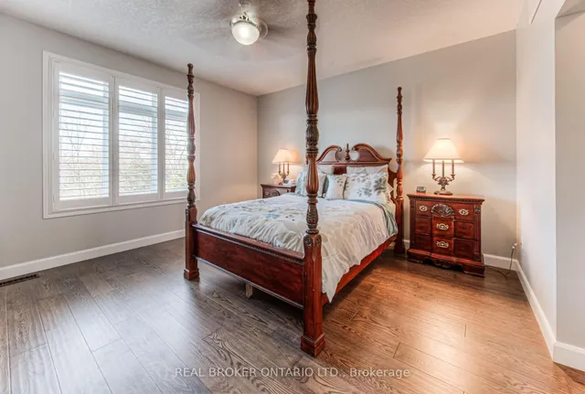 Additional image 7 of 900 Doon Village Rd Unit 4