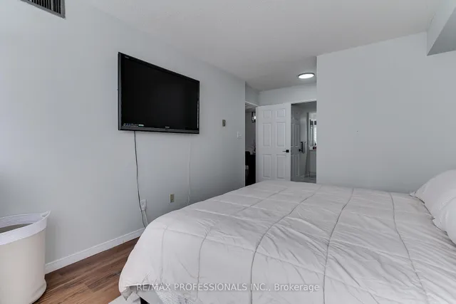 Additional image 18 of 30 Greenfield Ave Unit 409