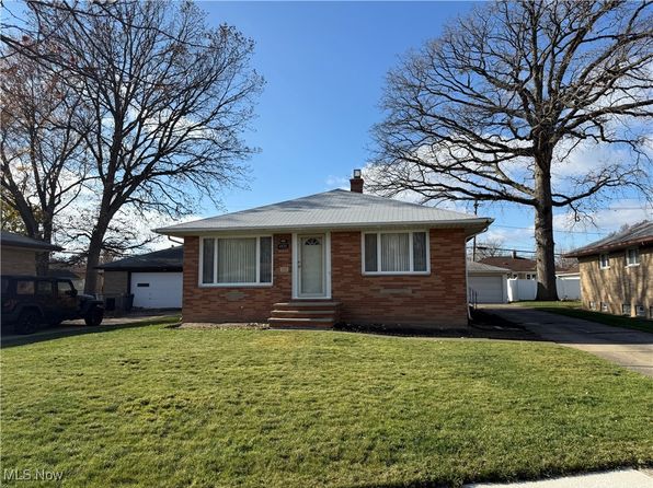 4830 Autumn Ln, Brooklyn, OH 44144