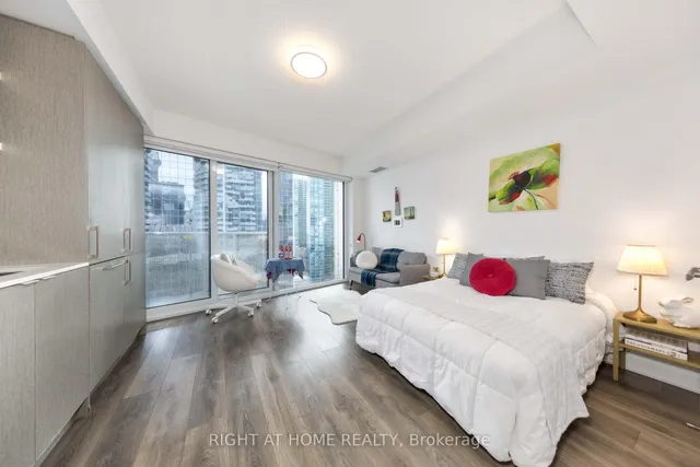 Additional image 8 of 100 Harbour St Unit 1408