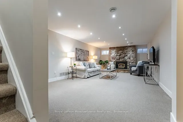 Additional image 29 of 572 Brock Crt