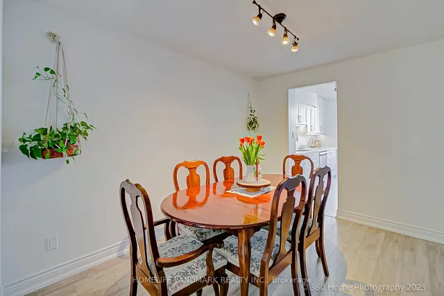 Additional image 10 of 633 Bay St Unit 1703