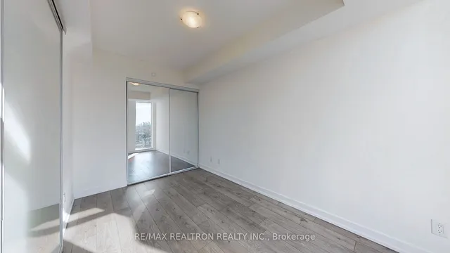 Additional image 18 of 297 College St Unit 815