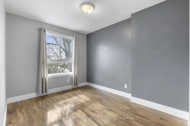 Additional image 24 of 49 Dawson Cres