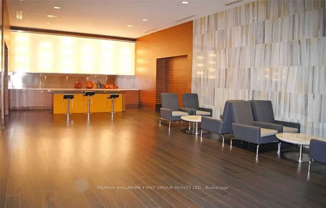 Additional image 25 of 125 Village Green Sq Unit 1409