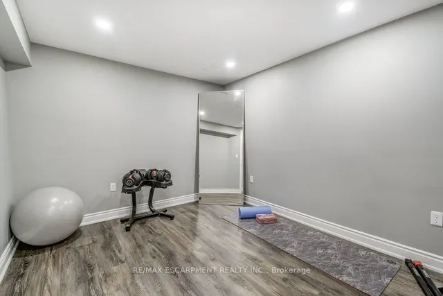 Additional image 23 of 2352 MALCOLM Cres