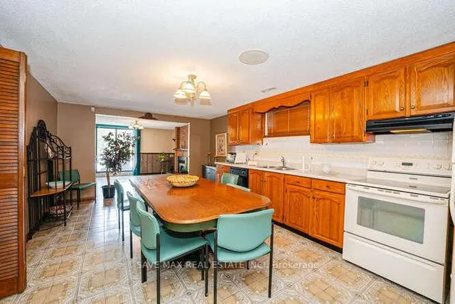 Additional image 11 of 20 Bramhall Crt