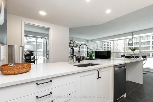 Additional image 5 of 77 Harbour Sq Unit 302