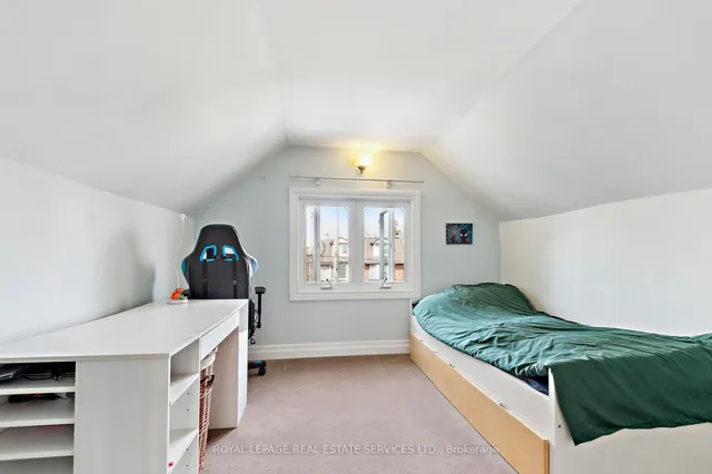 Additional image 23 of 43 Glenlake Ave