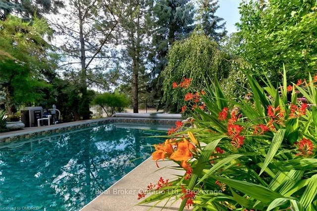 Additional image 32 of 45 Pioneer Tower Cres