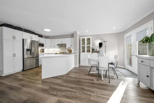 Additional image 11 of 104 FOXBOROUGH Dr