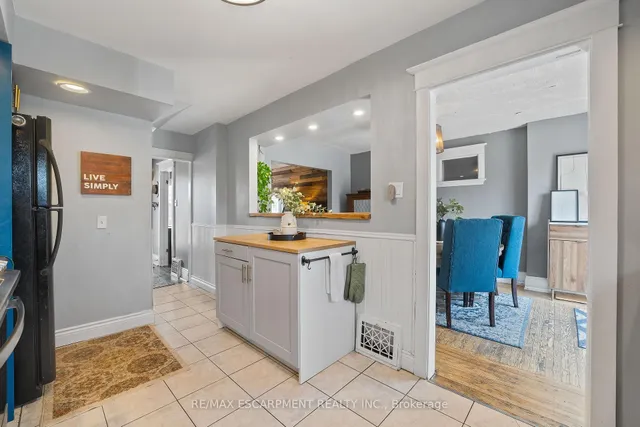 Additional image 17 of 124 Cameron Ave