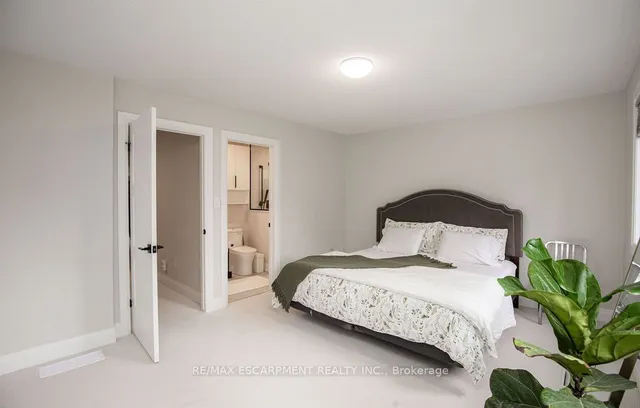 Additional image 29 of 1809 Upper Wentworth St Unit 22