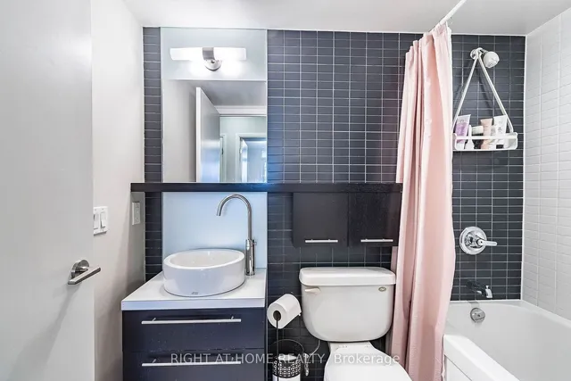 Additional image 14 of 25 Carlton St Unit 406