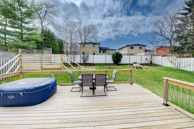 Additional image 27 of 57 Larkspur Cres