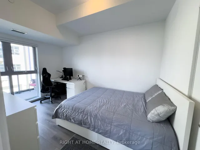 Additional image 7 of 2433 Dufferin St Unit 211