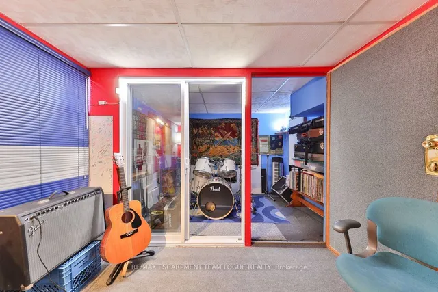 Additional image 36 of 1292 Elgin Cres