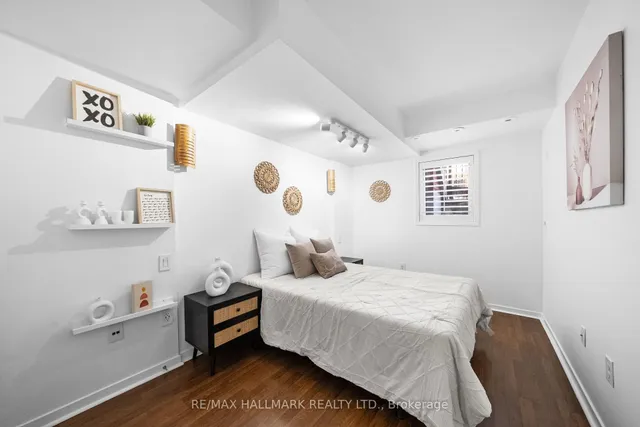 Additional image 24 of 25 Florence Wyle Lane