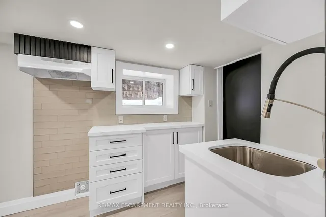 Additional image 40 of 117 Rosslyn Ave