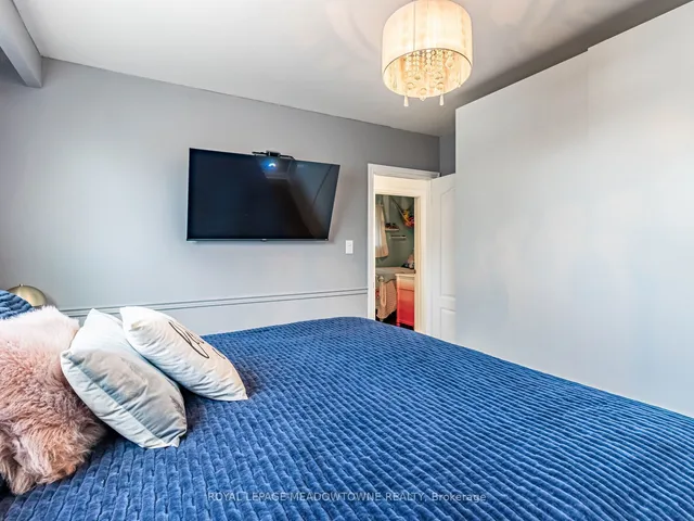 Additional image 23 of 48 Chatsworth Dr