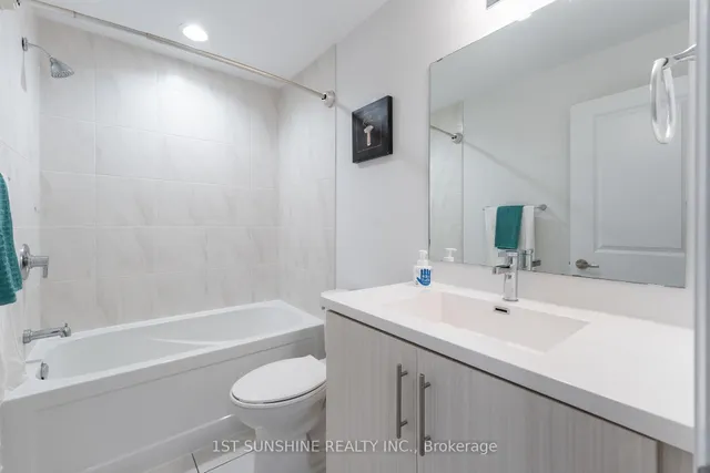 Additional image 32 of 1 Redfern Ave Unit 322