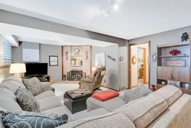 Additional image 27 of 158 Martinglen Cres
