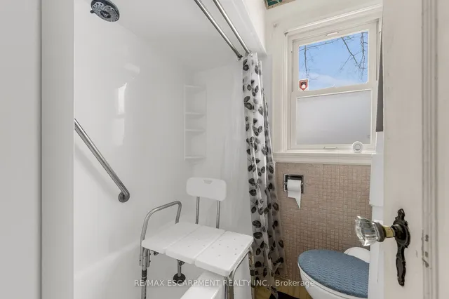 Additional image 25 of 215 Walter Ave