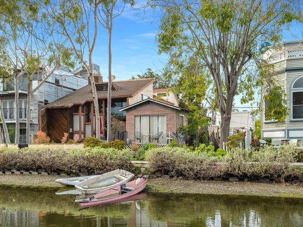 415 Sherman Canal Walk, Venice, CA 90291