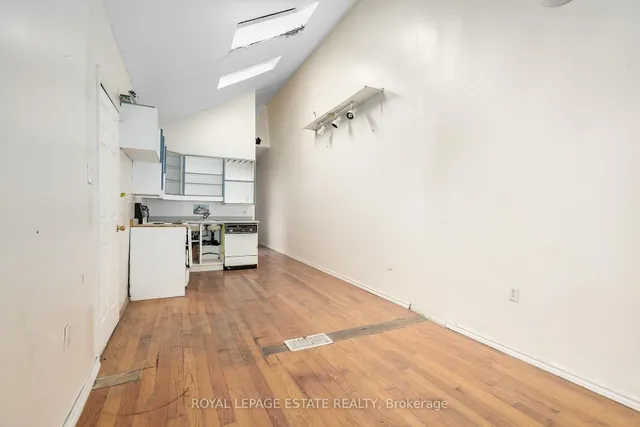 Additional image 15 of 876 Eastern Ave