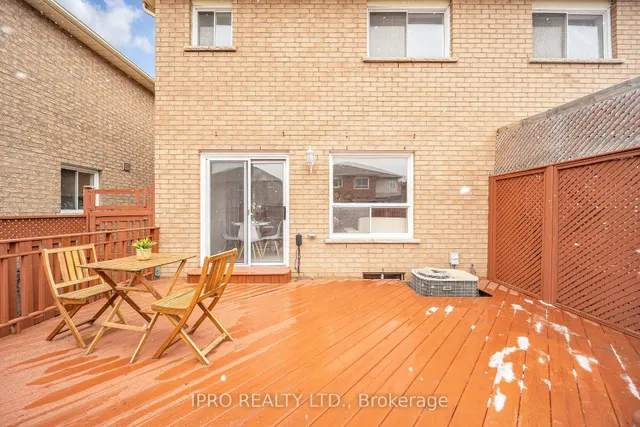 Additional image 43 of 18 Tessler Cres